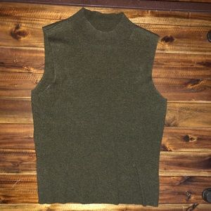Olive turtleneck tank 💕💕
